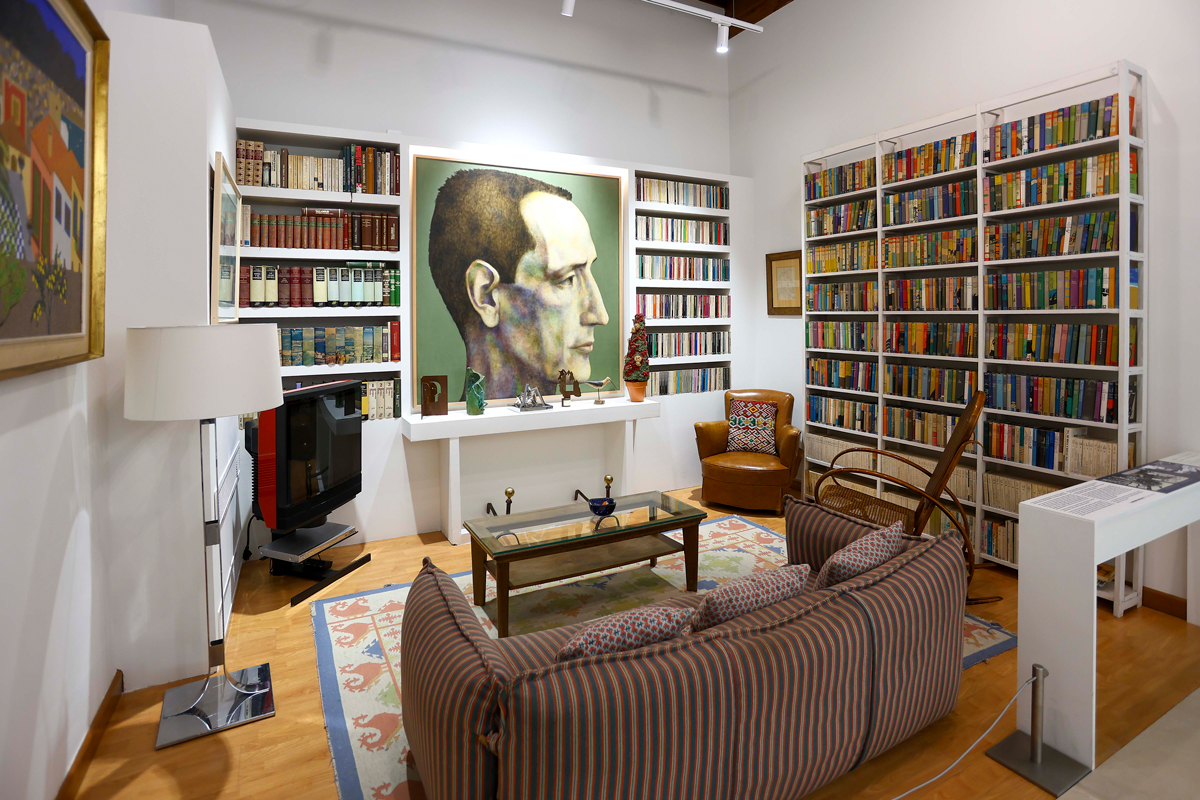 Interior de la Casa Museo de Miguel Delibes con exposición literaria