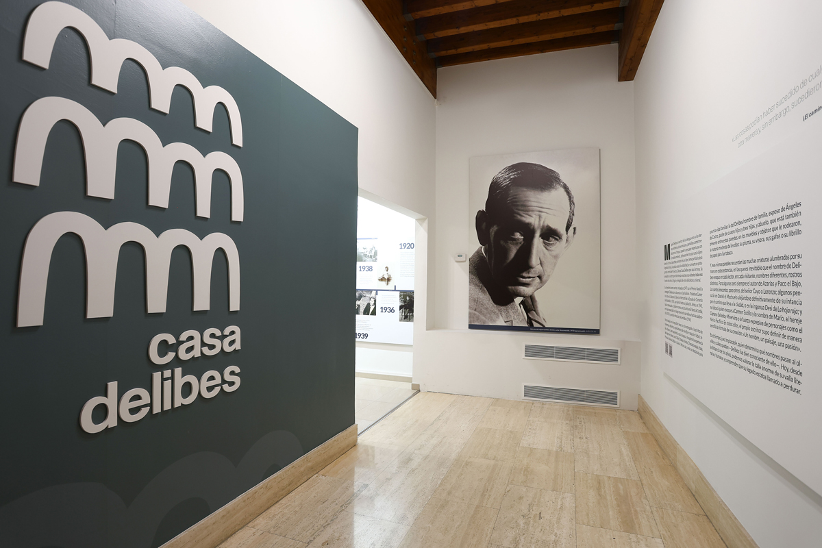 Interior de la Casa Museo de Miguel Delibes con exposición literaria