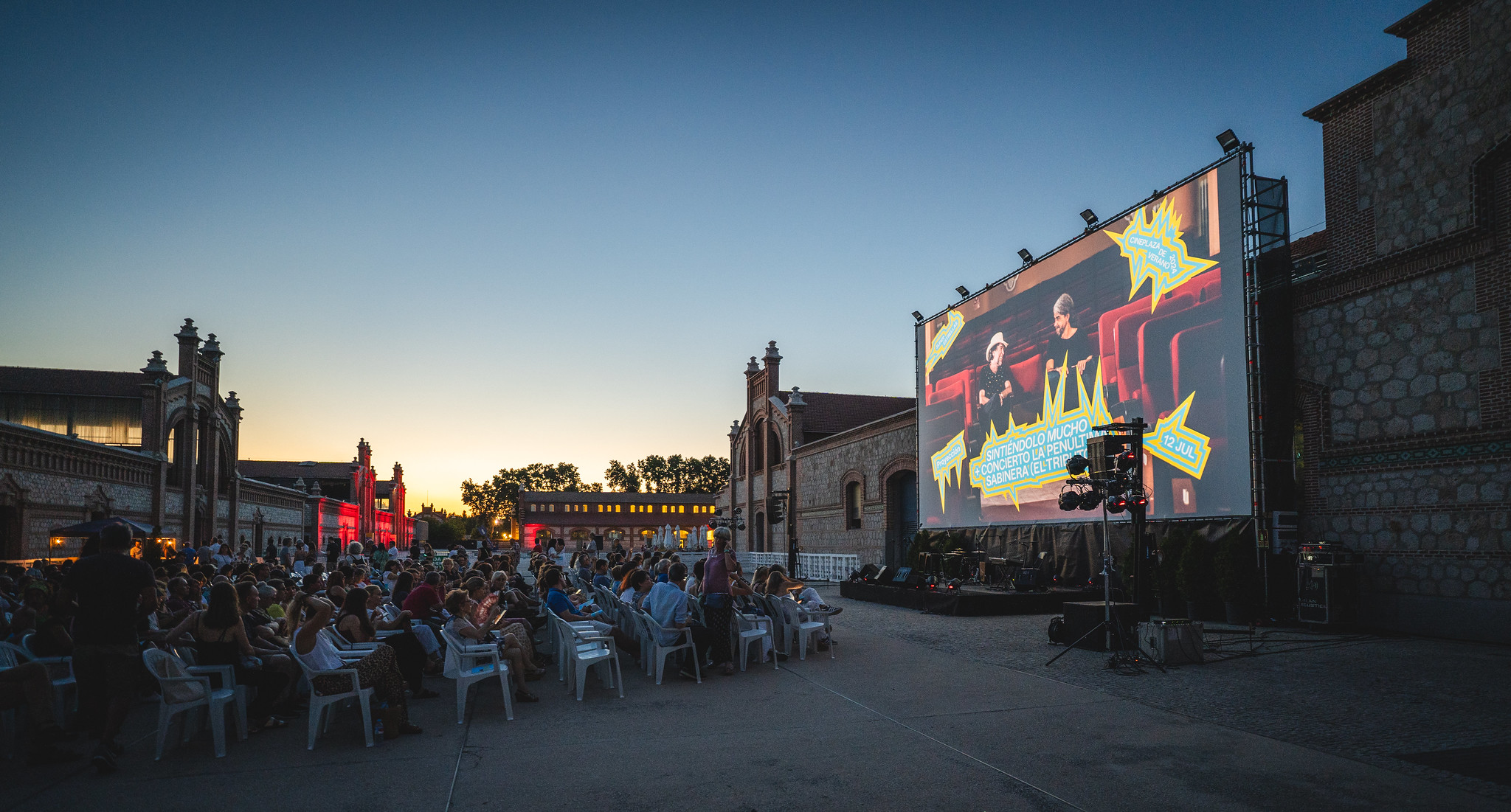 Cine de verano al aire libre en Plaza Matadero, Madrid