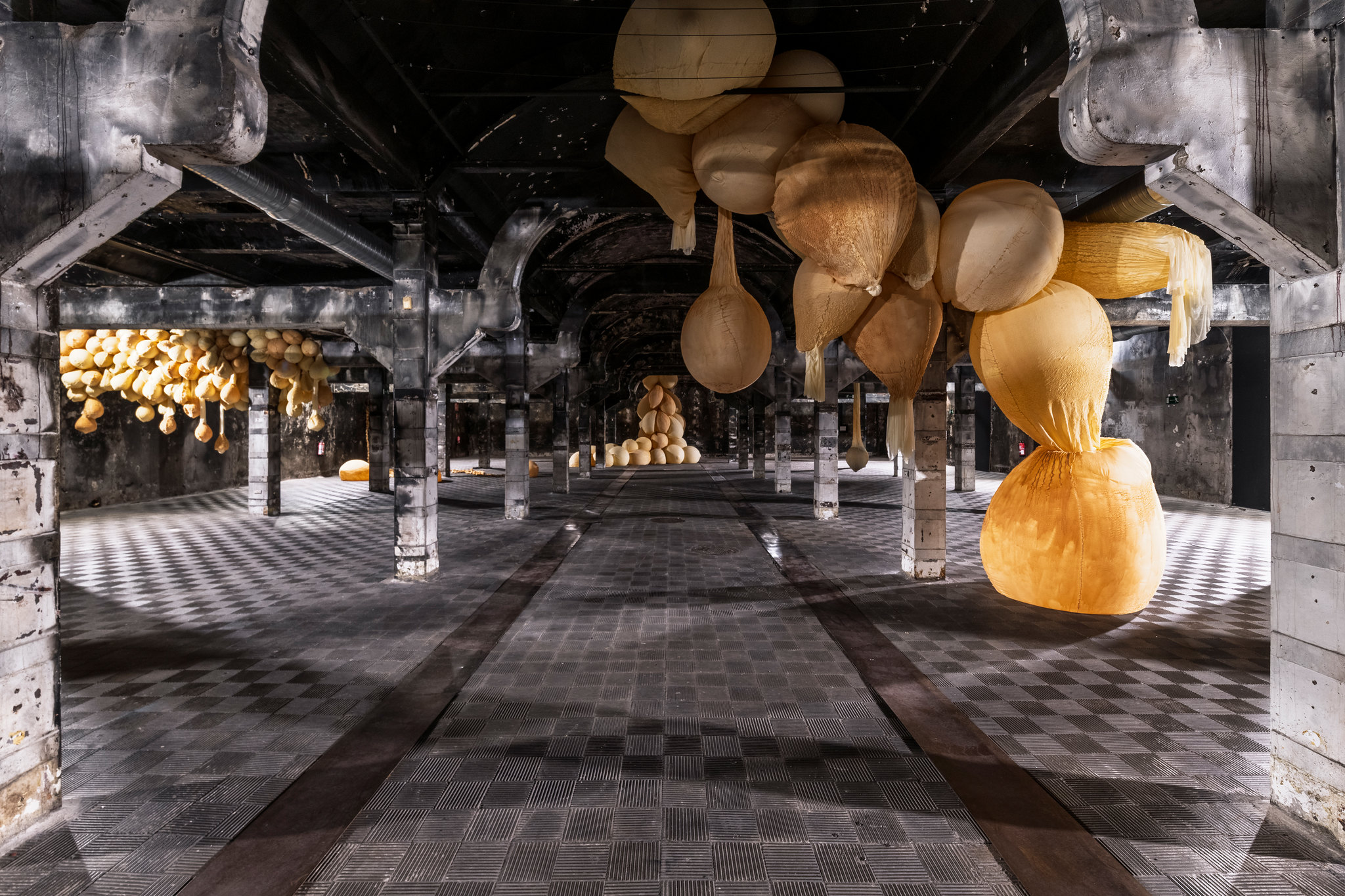 Instalación de Eva Fàbregas en la Nave 0 de Matadero Madrid
