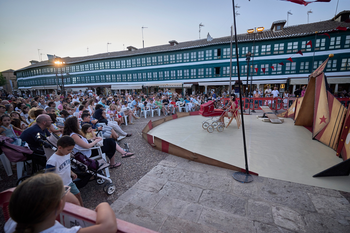 Lullaby en la Plaza Mayor de Almagro durante el Festival Internacional de Teatro Clásico
