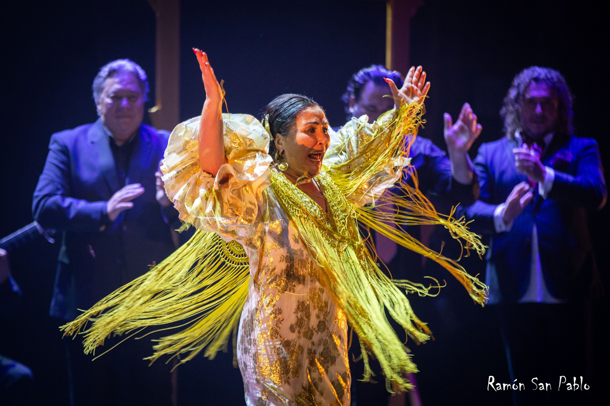 Manuela Carpio bailaora flamenca durante una actuación en la Bienal de Flamenco de Sevilla