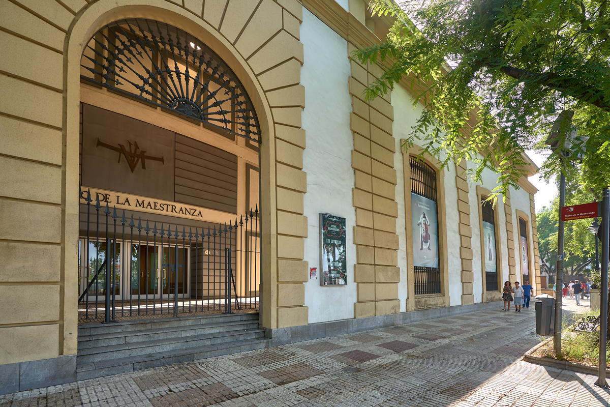 Entrada principal del Teatro de la Maestranza de Sevilla