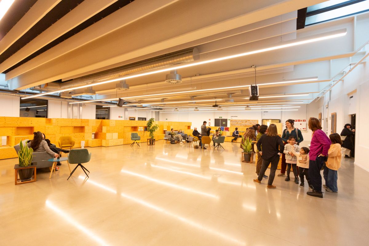 Vista de la Biblioteca de Creación Medialab, ubicada en la segunda planta de Tabakalera, en San Sebastián