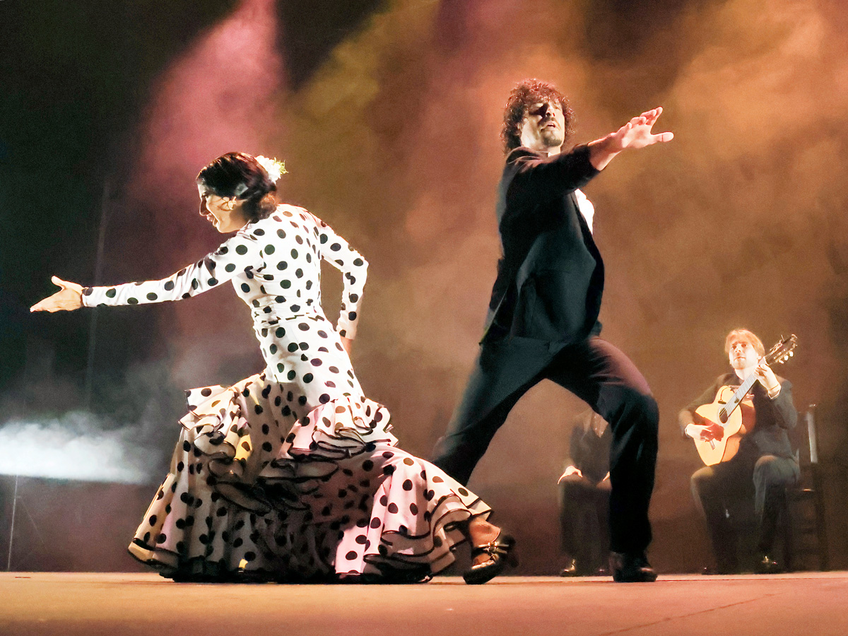Pareja de baile flamenco actuando en el Festival Internacional del Cante de las Minas.