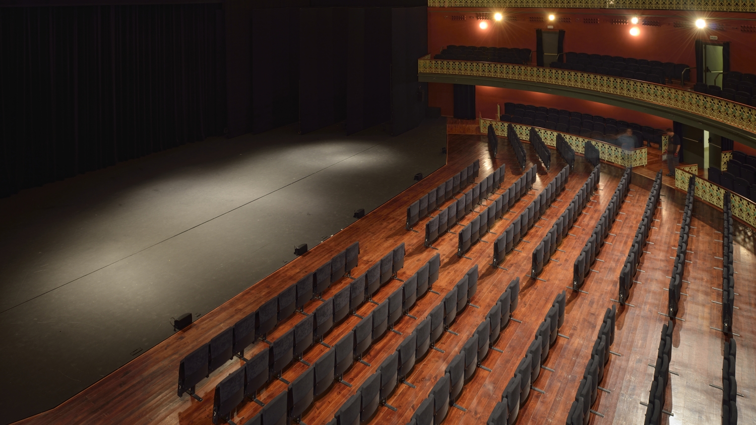 como es el Teatro Circo Murcia por dentro con escenario y filas de butacas