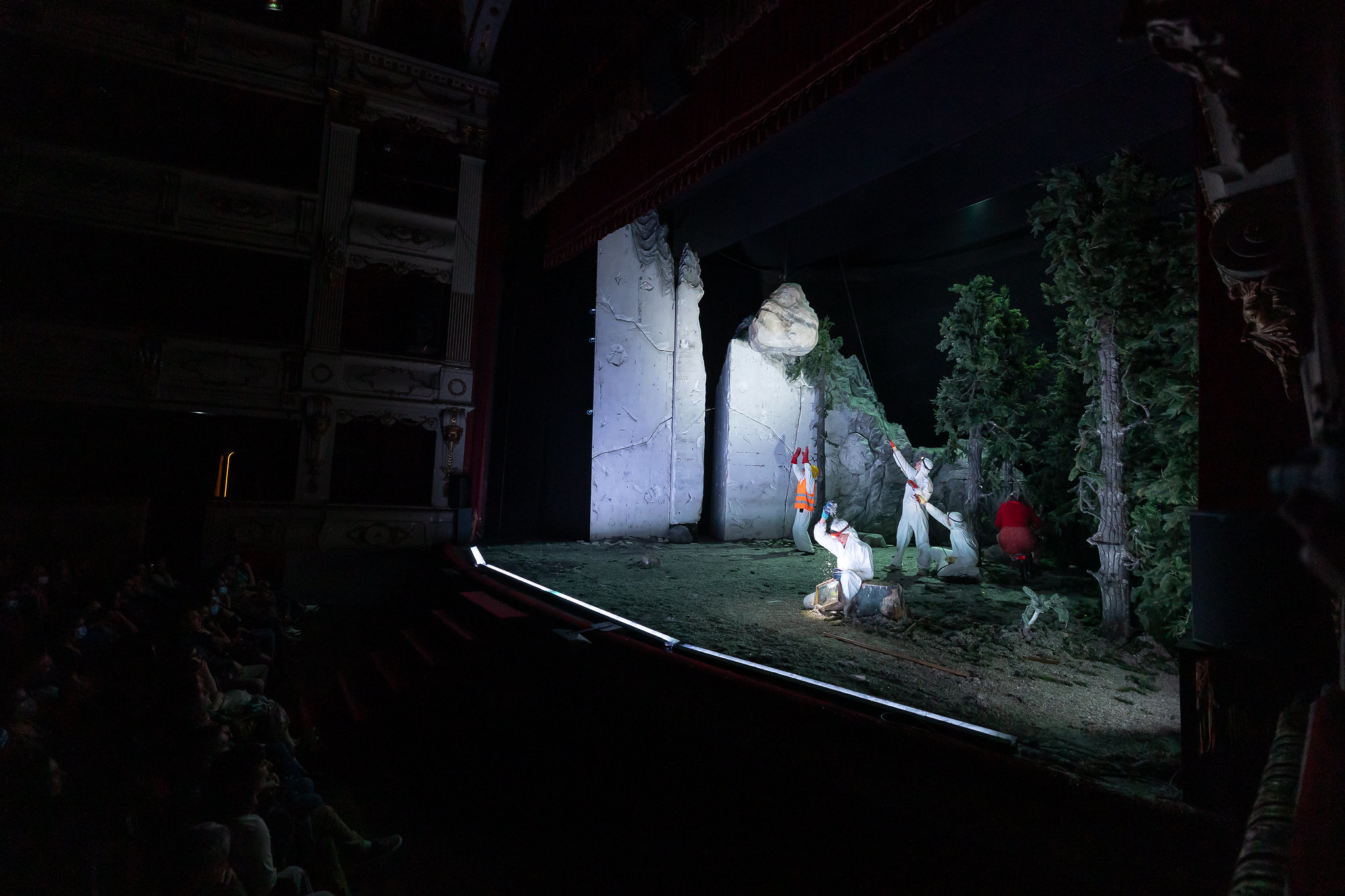 Escena del espectáculo de Peeping Tom en el Festival 10 Sentidos 2022.