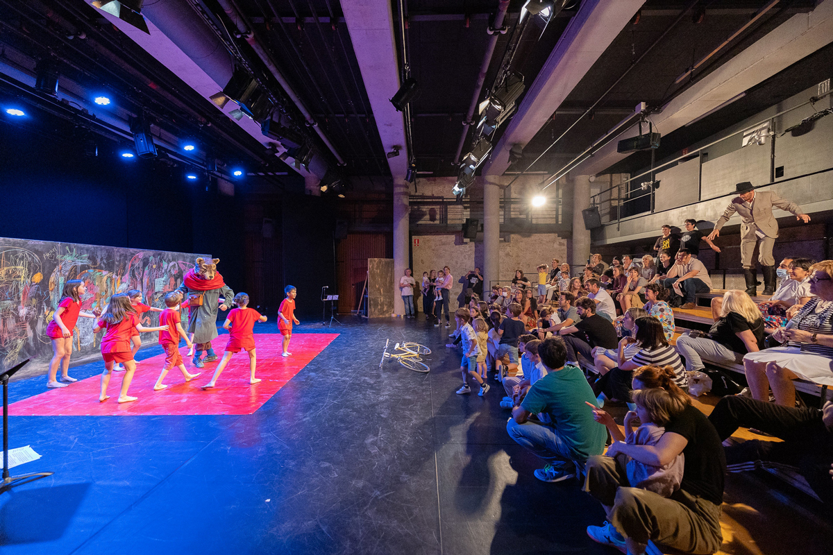 Espectáculo de Silvano Voltolina con público infantil en el Festival 10 Sentidos.