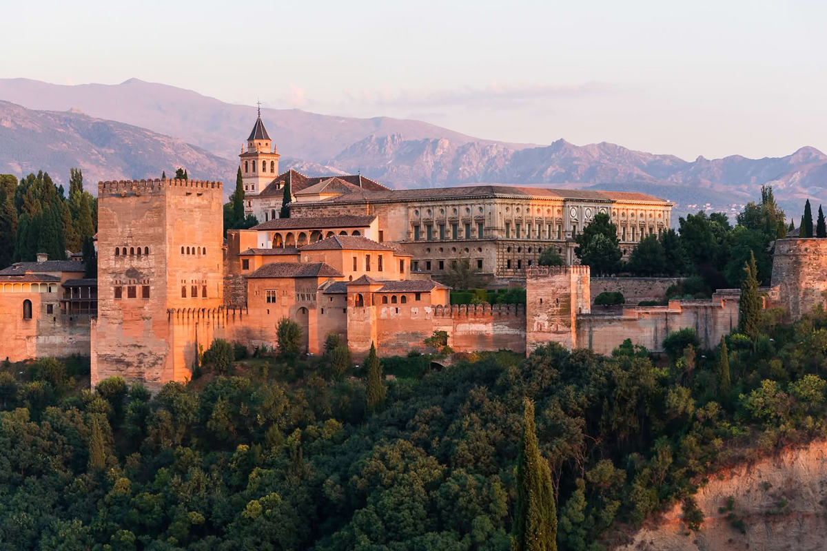 Vistas panorámicas de la Alhambra y el Generalife en Granada, ciudad finalista a Capital Europea de la Cultura 2031
