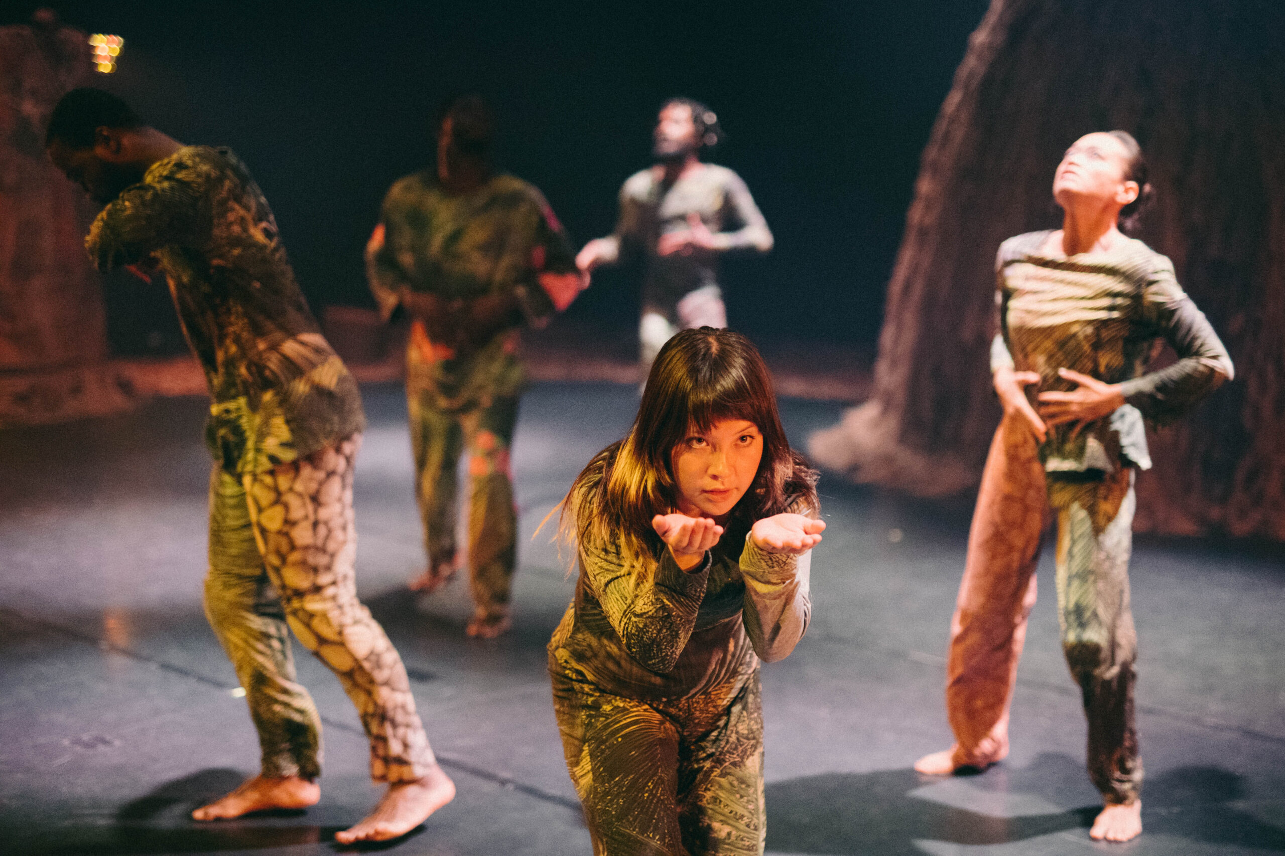 El coreógrafo y bailarín Zora Snake durante una escena de Combat des lianes en el Grec Festival de Barcelona 2026.